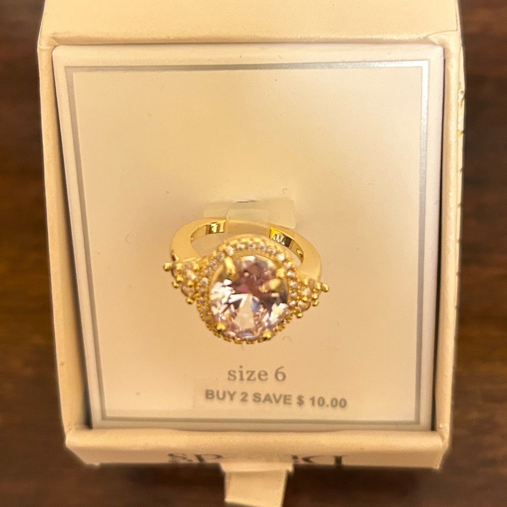 Dillard’s Size 6 Large Oval CZ Halo Ring in Gold with Side Accents New in Box